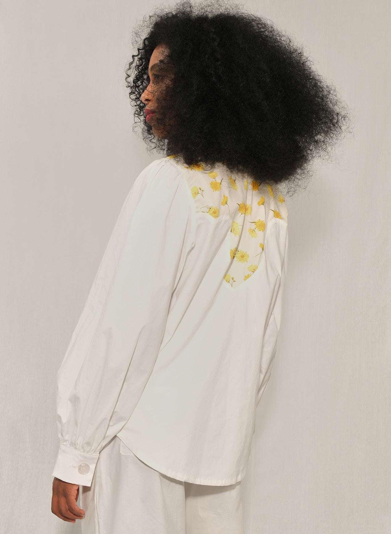 Model wearing women’s western yoke poplin shirt with Mini Daisy floral panel, front view.