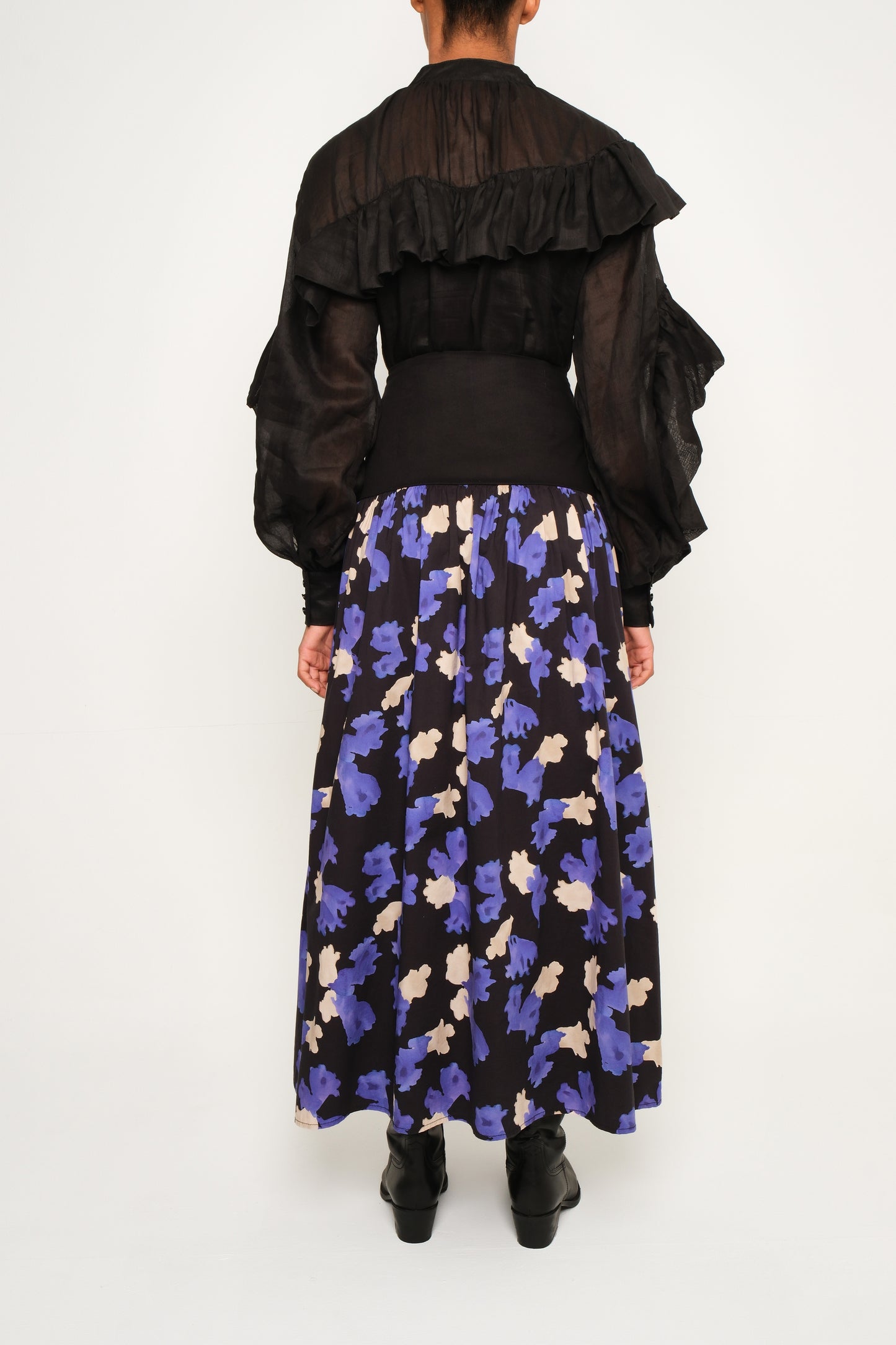 Chaos Petal High-Neck Ruffle Blouse – Lightweight Black Linen