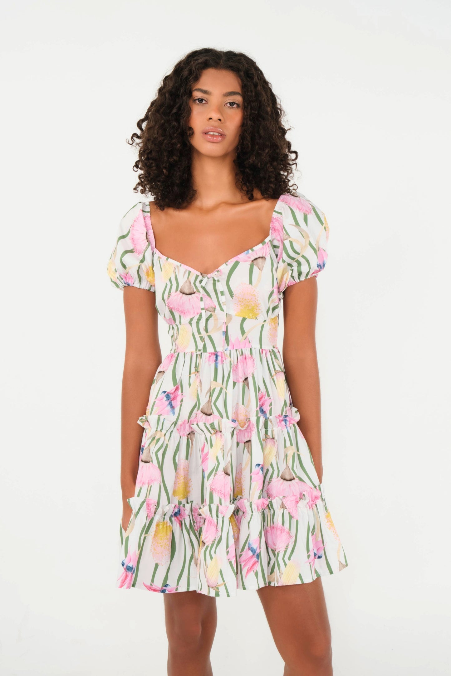 El minivestido Bloom en popelín con estampado de flores del desierto australiano