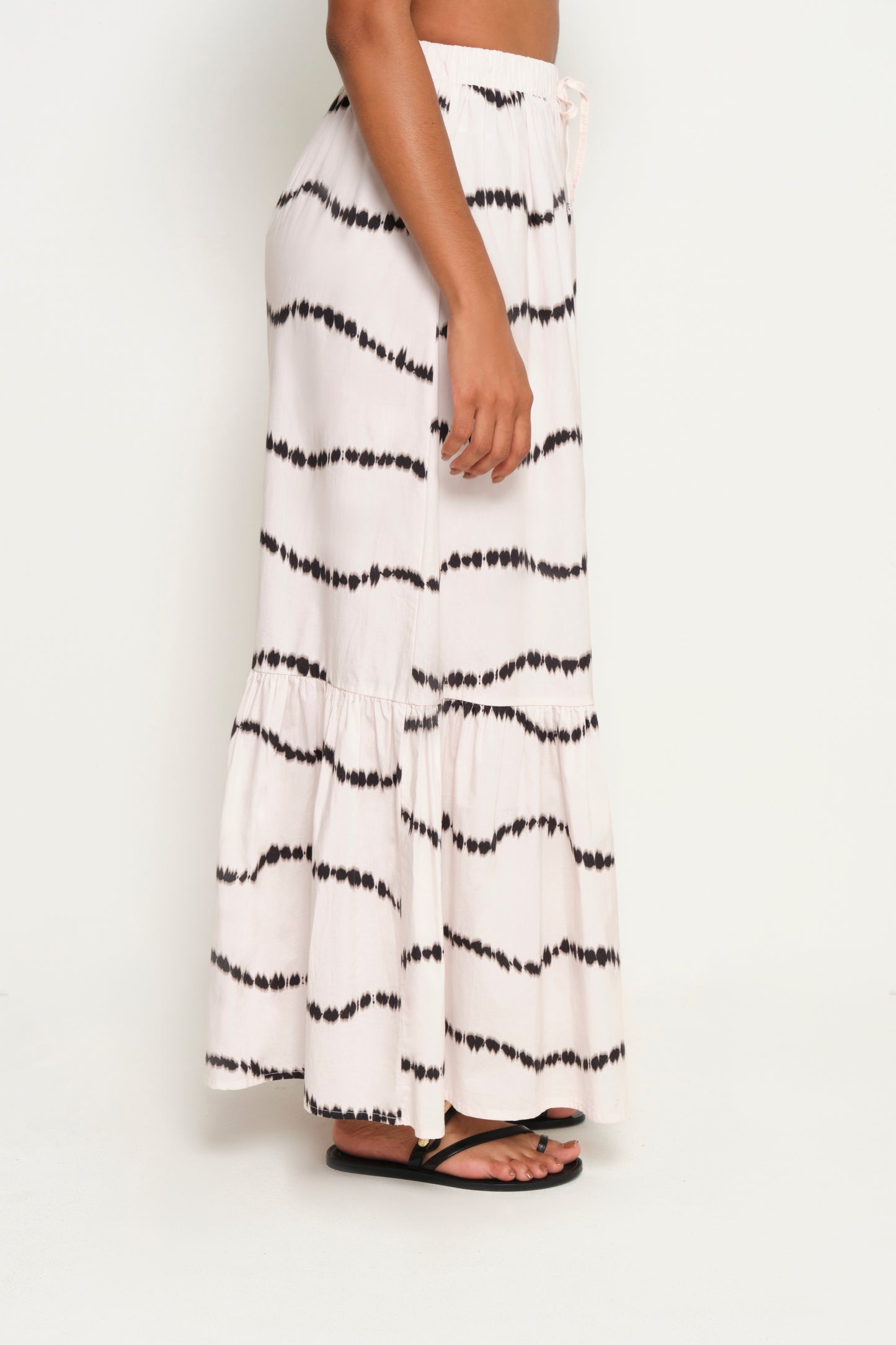 The Crustacean Skirt - Beige Waves