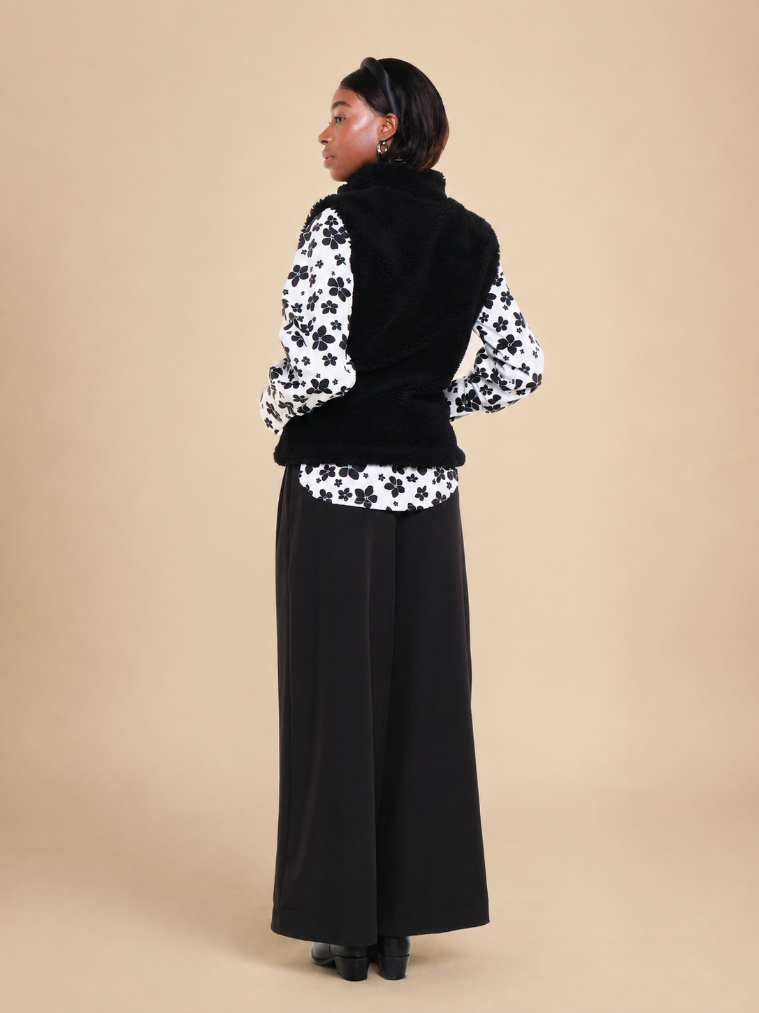 AMPARO VEST – BLACK FAUX FUR